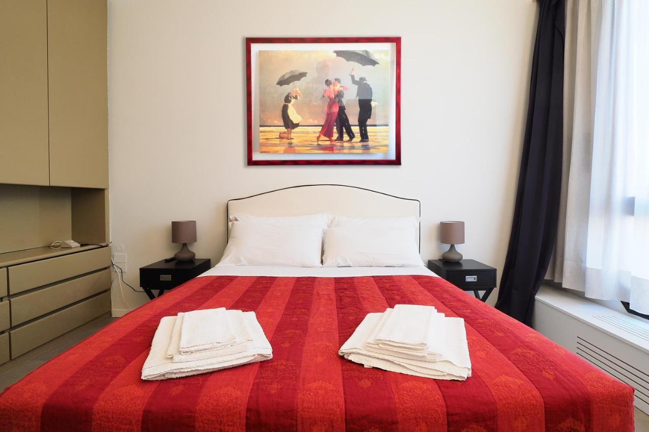 Duomo Luxury Apartment - One Bed Milan Bagian luar foto