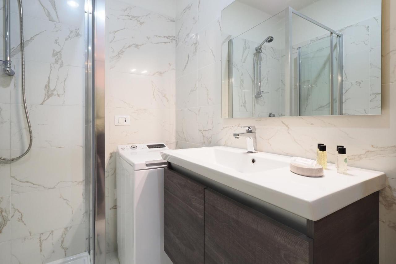 Duomo Luxury Apartment - One Bed Milan Bagian luar foto