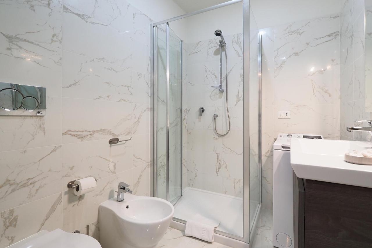 Duomo Luxury Apartment - One Bed Milan Bagian luar foto